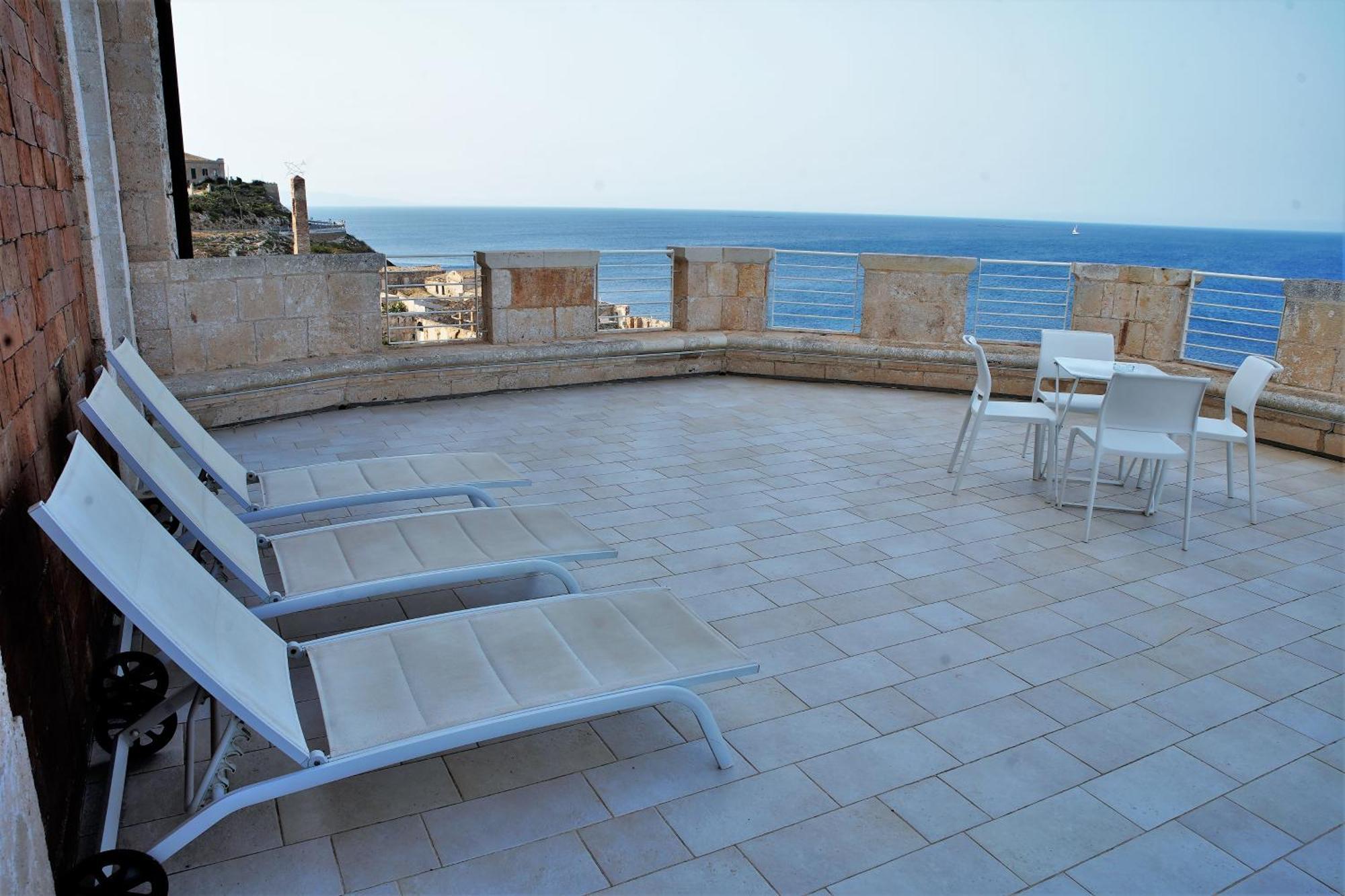 Castello Tafuri Hotel Portopalo Di Capo Passero Eksteriør billede