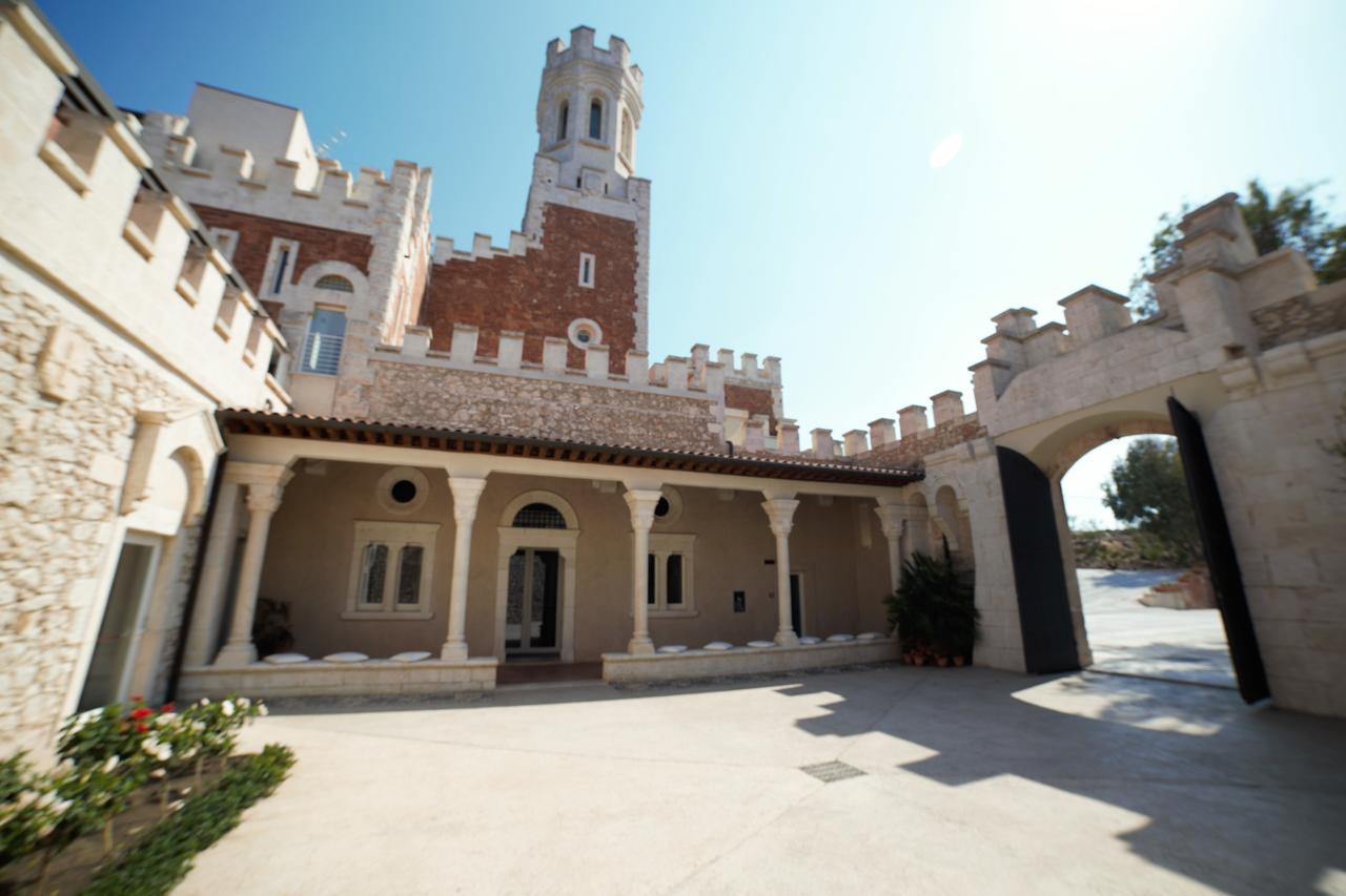 Castello Tafuri Hotel Portopalo Di Capo Passero Eksteriør billede