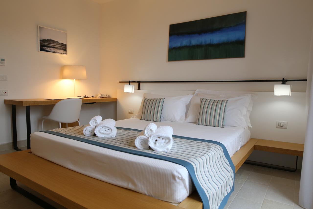 Castello Tafuri Hotel Portopalo Di Capo Passero Eksteriør billede