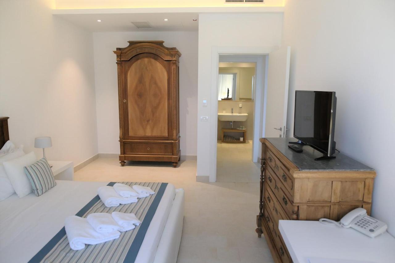 Castello Tafuri Hotel Portopalo Di Capo Passero Eksteriør billede